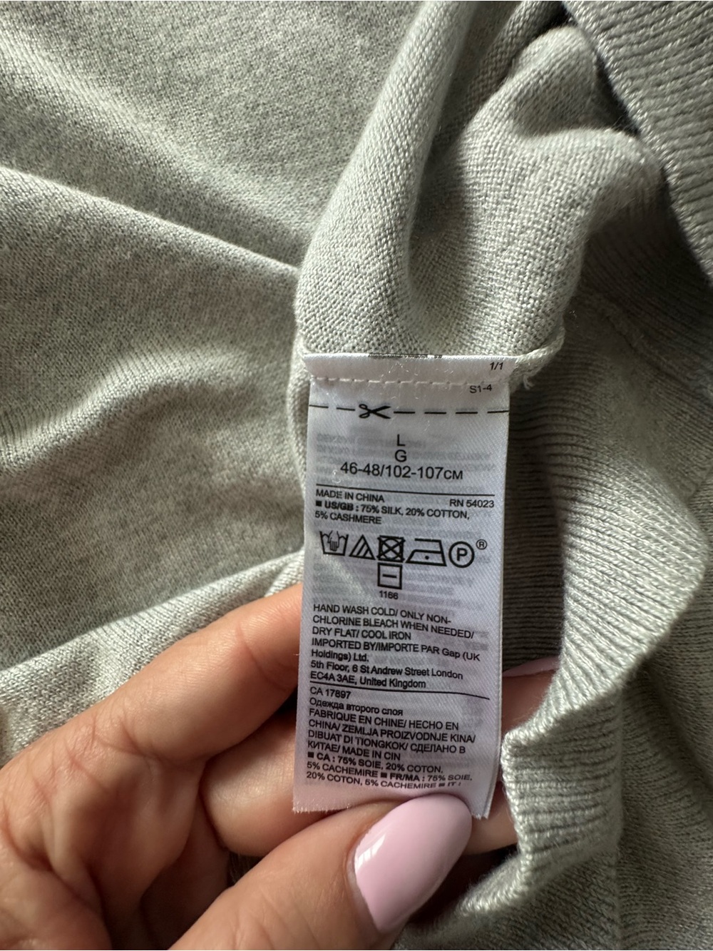 Banana Republic Men’s Luxury Blend Silk Cashmere V-Neck Sweater L - Picture 5 of 9
